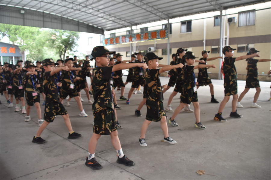 西宁军事化管理封闭式学校